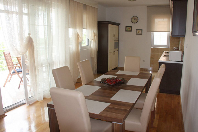 Apartments in Villa mit Meerblick in Shushan